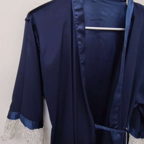 💙 Silky Navy Blue Robe with Lace Accents – Size Small - Picture 11 of 16